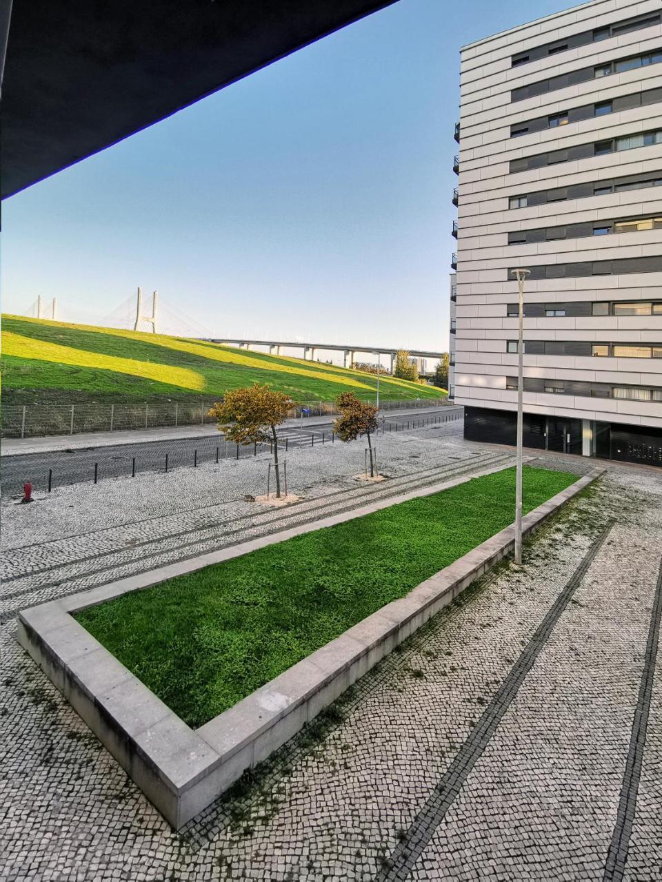 Bridge View With Balcony Apartment Sacavem Exterior photo
